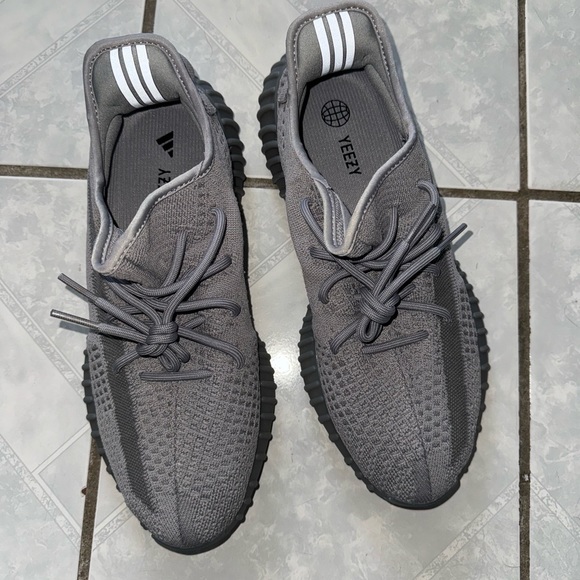 YEEZY BOOST 350 V2